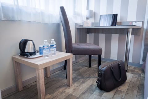 Standard Room, 2 Twin Beds | Premium bedding, desk, free WiFi, bed sheets