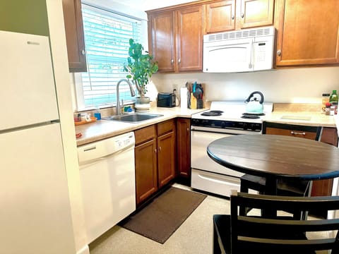 Comfort Cottage, 1 Bedroom | Private kitchen | Microwave, coffee/tea maker, electric kettle, toaster