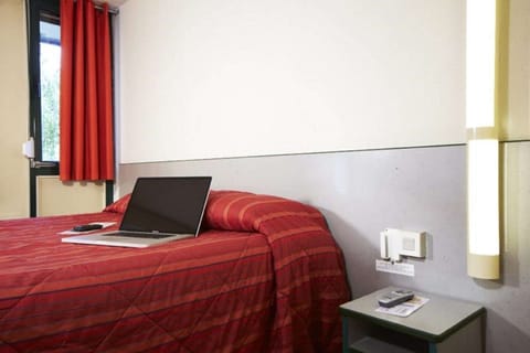 Standard Room, 1 Double Bed | Room amenity
