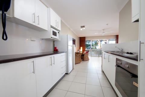 Suite, 1 Bedroom | Private kitchen | Fridge, microwave, stovetop, dishwasher