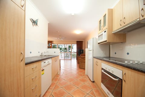 Suite, 1 Bedroom | Private kitchen | Fridge, microwave, stovetop, dishwasher