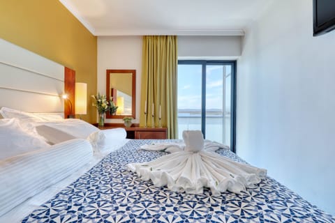 Superior Double Room, Balcony (Sea View) | Minibar, in-room safe, desk, blackout drapes