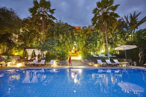 Outdoor pool, pool umbrellas, sun loungers