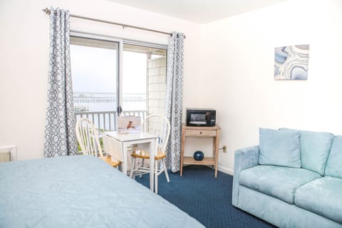 Deluxe Room, 2 Queen Beds, Sea View | Blackout drapes, iron/ironing board, free WiFi, bed sheets