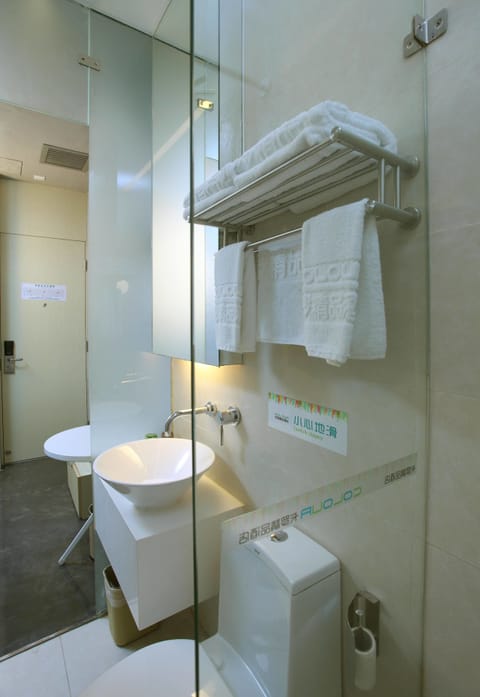 Standard Twin Room | Bathroom sink