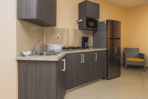 Classic Room, 1 Queen Bed | Private kitchenette | Full-size fridge, microwave, coffee/tea maker, toaster