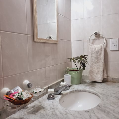 Triple Room | Bathroom | Hair dryer, bidet, towels, soap