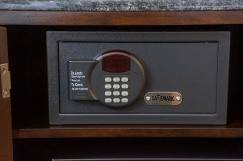 Pillowtop beds, in-room safe, desk, laptop workspace