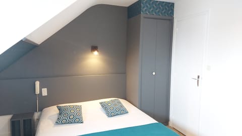 Double Room | Desk, laptop workspace, free WiFi, bed sheets