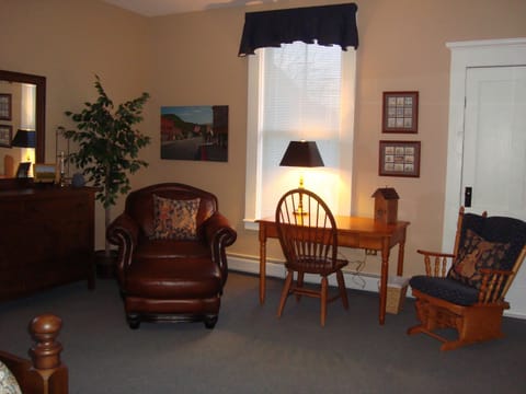 South Mountain Mini Suite | Living area | Flat-screen TV, DVD player