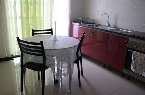 Deluxe Apartment, 2 Bedrooms (Suite) | In-room dining