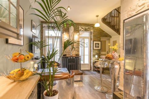 Daily full breakfast (EUR 16.5 per person)