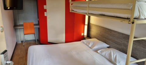 Room, 3 Twin Beds | Desk, iron/ironing board, free WiFi, bed sheets