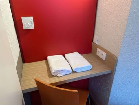 Individually furnished, laptop workspace, blackout drapes