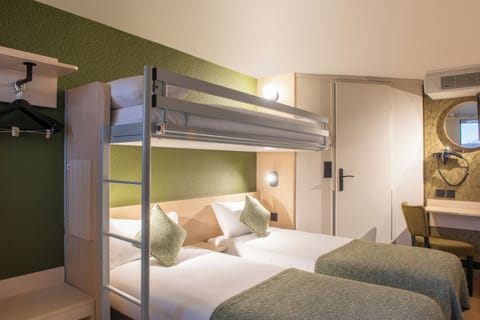 Deluxe Triple Room | Egyptian cotton sheets, premium bedding, Select Comfort beds, desk