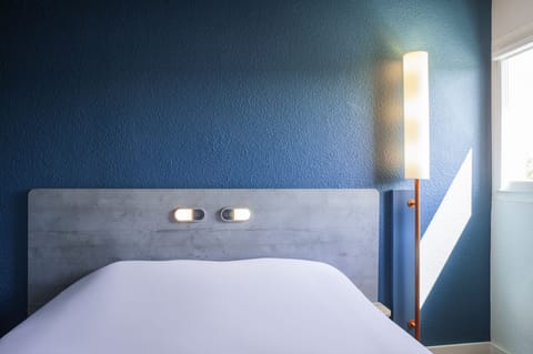 Room, 3 Twin Beds | Desk, iron/ironing board, free cribs/infant beds, free WiFi