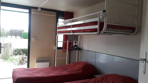 Standard Room, 3 Twin Beds | Premium bedding, desk, blackout drapes, free WiFi