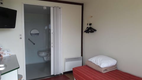 Standard Room, 1 Twin Bed | Premium bedding, desk, blackout drapes, free WiFi