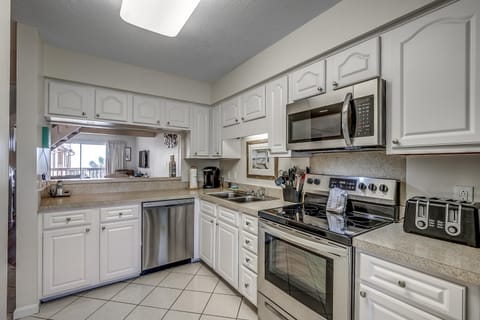 Condo, Multiple Beds (Anchorage II C11) | Private kitchen | Fridge, microwave, coffee/tea maker