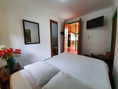 Traditional Double Room, 1 Queen Bed, Ensuite, Garden View | Down comforters, free WiFi, bed sheets