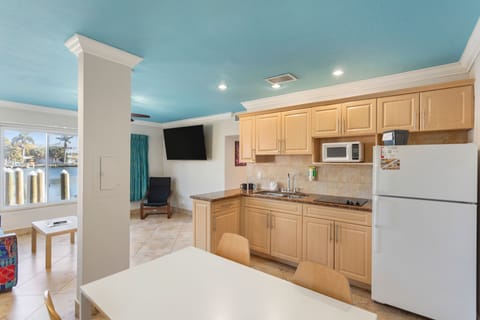 Suite, 1 Queen Bed with Sofa bed, Marina View | Private kitchenette | Full-size fridge, microwave, stovetop, coffee/tea maker