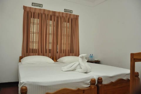 Basic Twin Room, 2 Twin Beds, Garden View | Desk, free WiFi, bed sheets