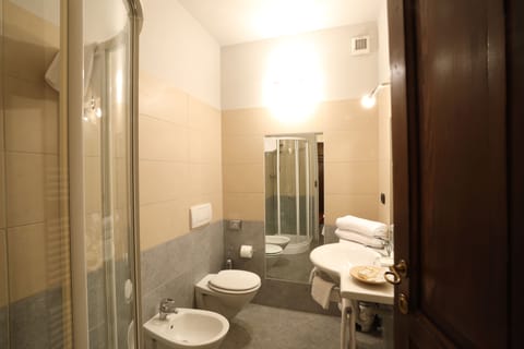Apartment, 1 Bedroom (R1) | Bathroom | Shower, free toiletries, hair dryer, bidet