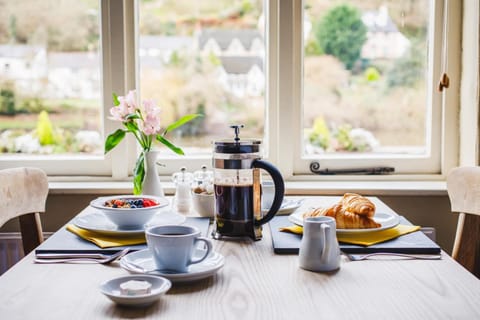 Breakfast, lunch and dinner served