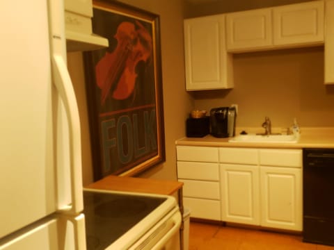 The John Henry (Premium / 2nd Floor Kent  House) | Private kitchen | Microwave