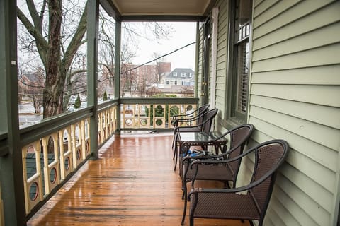 The Stokes (Standard / 2nd Floor Vandiver Mansion) | Terrace/patio