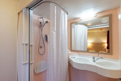 Standard Room, Multiple Beds (1 Double and 1 Single bed) | Bathroom | Shower, eco-friendly toiletries, towels