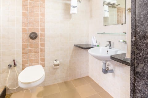 Standard Room | Bathroom | Shower, free toiletries, towels, soap