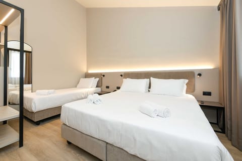 Family Executive Room | Hypo-allergenic bedding, in-room safe, desk, laptop workspace