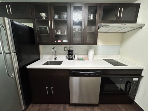 Studio Suite, 1 King Bed, Accessible | Premium bedding, in-room safe, individually furnished, desk