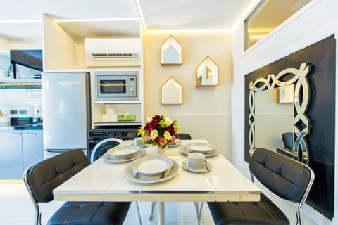 Exclusive Apartment, 3 Bedrooms | In-room dining