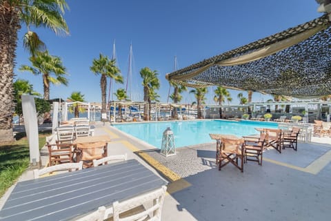 Outdoor pool, pool umbrellas, sun loungers