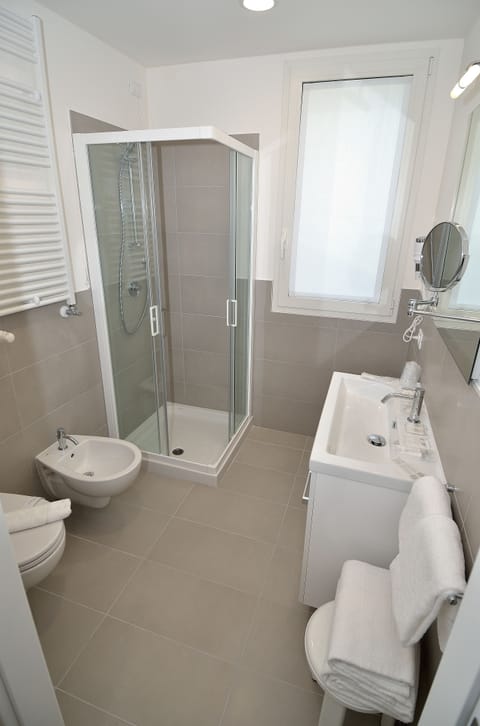 Superior Double or Twin Room, 1 Bedroom | Bathroom | Free toiletries, hair dryer, towels