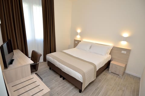 Superior Double or Twin Room, 1 Bedroom | Premium bedding, in-room safe, desk, soundproofing