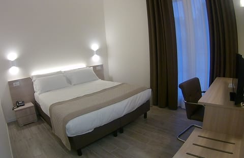 Superior Double or Twin Room, 1 Bedroom | Premium bedding, in-room safe, desk, soundproofing