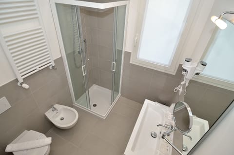 Superior Double or Twin Room, 1 Bedroom | Bathroom | Free toiletries, hair dryer, towels