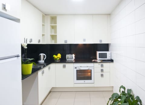 Standard Apartment, 2 Bedrooms | Private kitchen | Fridge, microwave, oven, stovetop