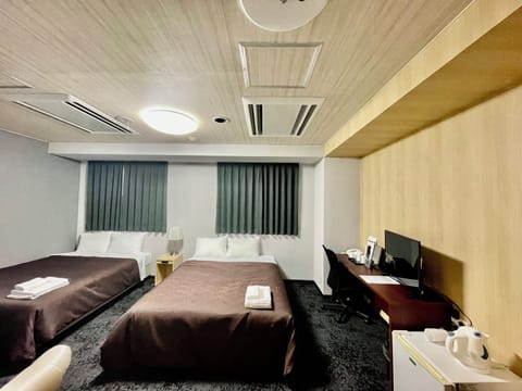 Standard Twin Room, Non-Smoking | Desk, free WiFi, bed sheets