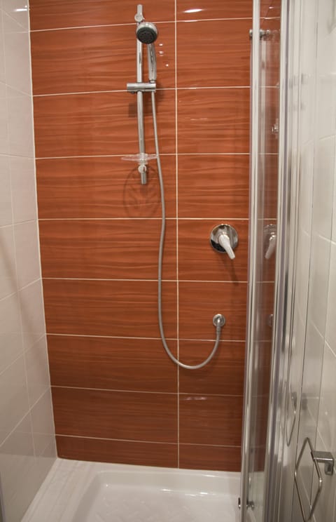 Comfort Studio (Il Duomo) | Bathroom shower