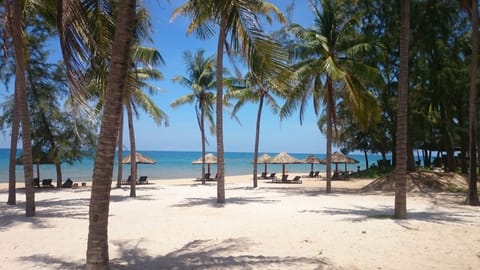 Beach nearby, beach umbrellas, beach towels