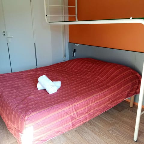 Standard Room, 1 Double Bed | Premium bedding, desk, free WiFi, bed sheets