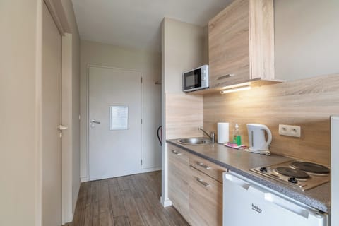 Standard Studio (Double) | Private kitchenette | Fridge, microwave, stovetop, electric kettle