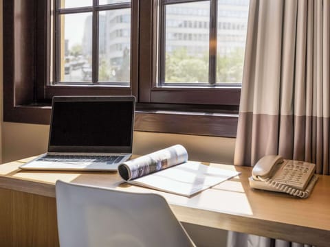 Desk, soundproofing, iron/ironing board, free WiFi