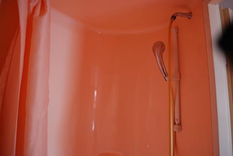 Shower, eco-friendly toiletries, towels