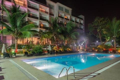 Outdoor pool, sun loungers