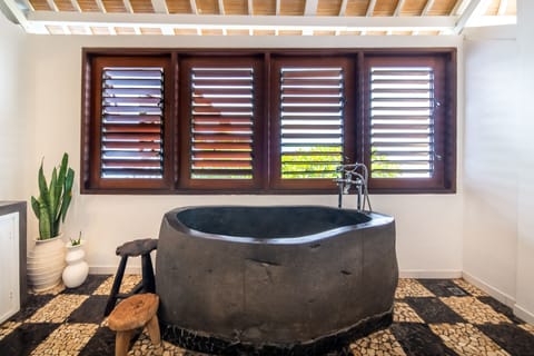 Presidential Suite, Private Pool, Ocean View | Bathroom | Eco-friendly toiletries, hair dryer, bathrobes, slippers